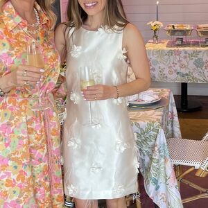 Elegant White Floral Lunaria Satin Mini Dress Elliatt dress #bridallooks